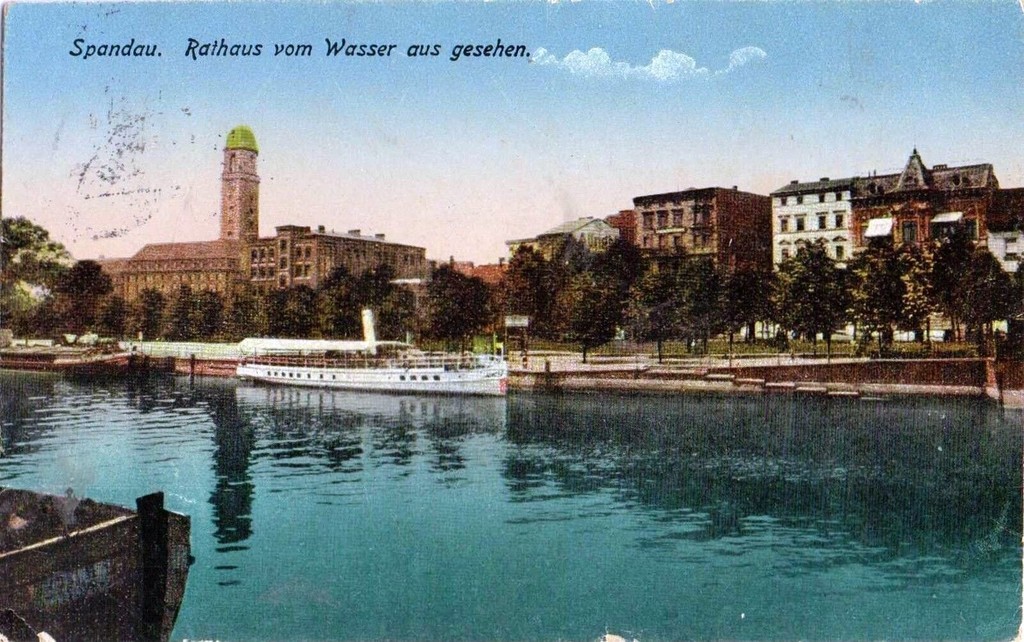 Rathaus Spandau vom Wasser aus gesehen