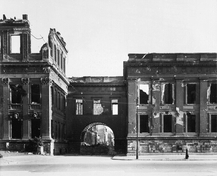 Unter den Linden 5: Ruinen des Palastes