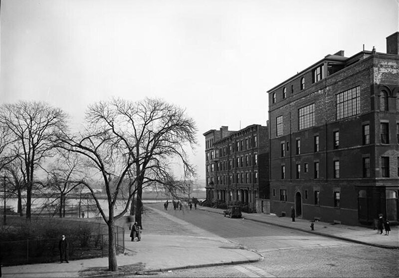 95 East End Ave., N.Y. View of apartment and river.
