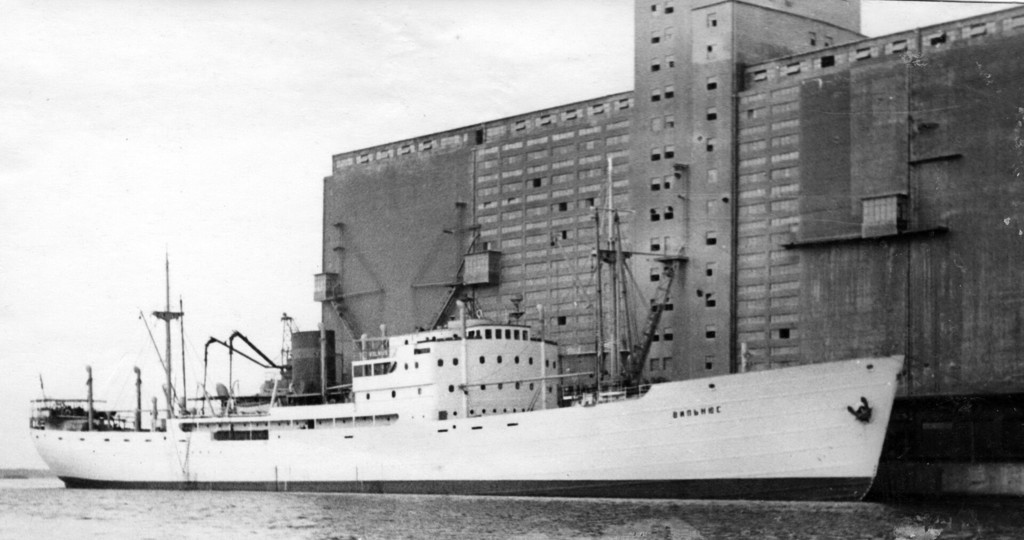 Statek towarowy „Wilno” w porcie w Szczecinie