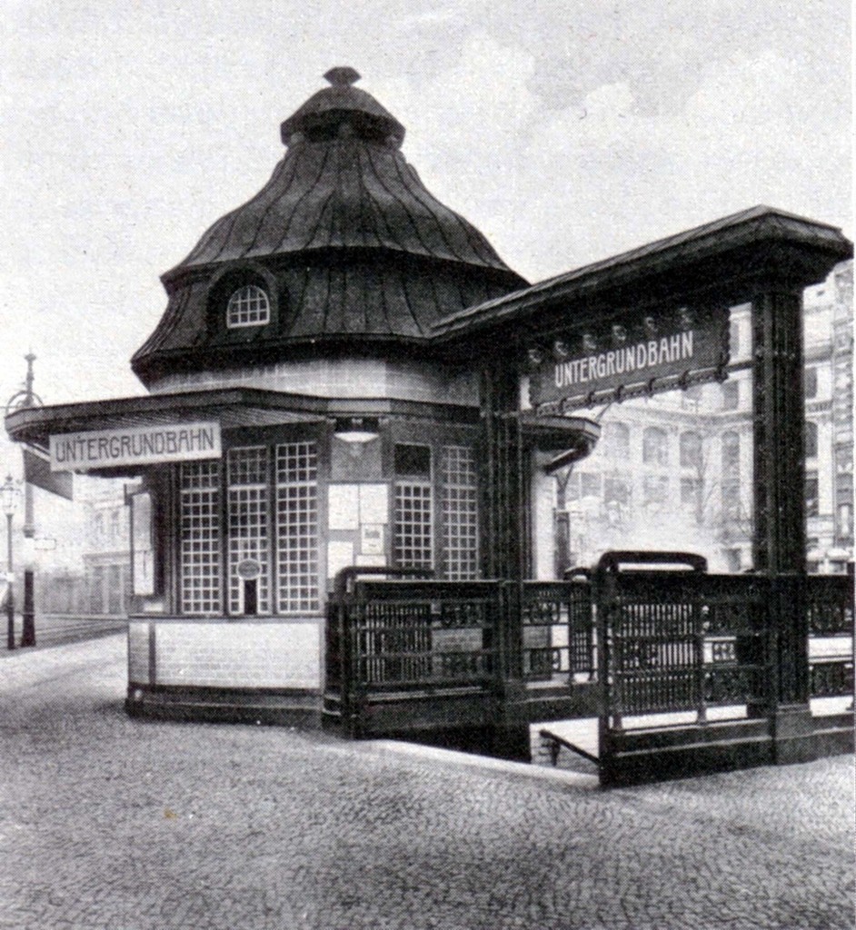 Östlicher Eingang des Berliner U-Bahnhofes Hausvogteiplatz, Linie U2