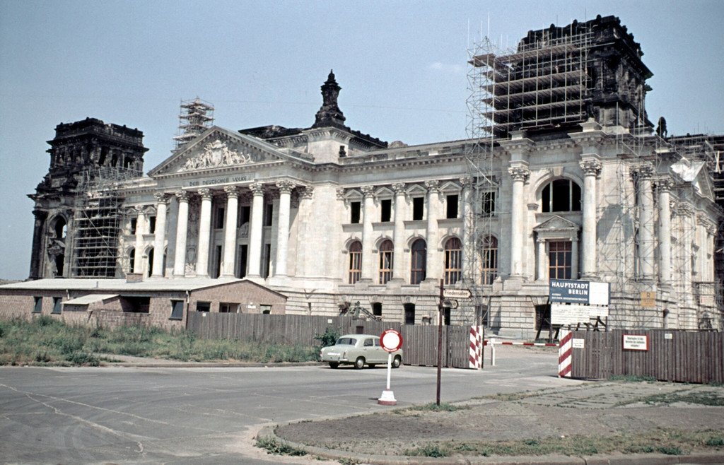 Der Beginn der Renovierung des Reichstagsgebäudes