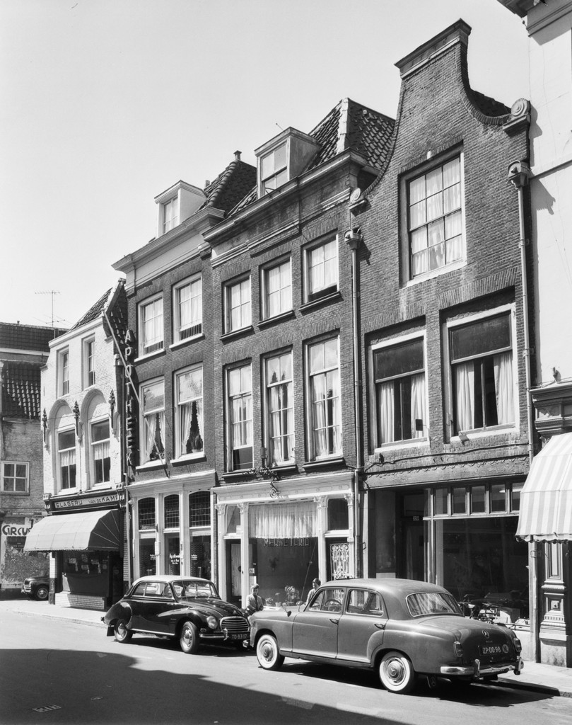 Dordrecht. Voorstraat 229‒231‒233‒235‒237