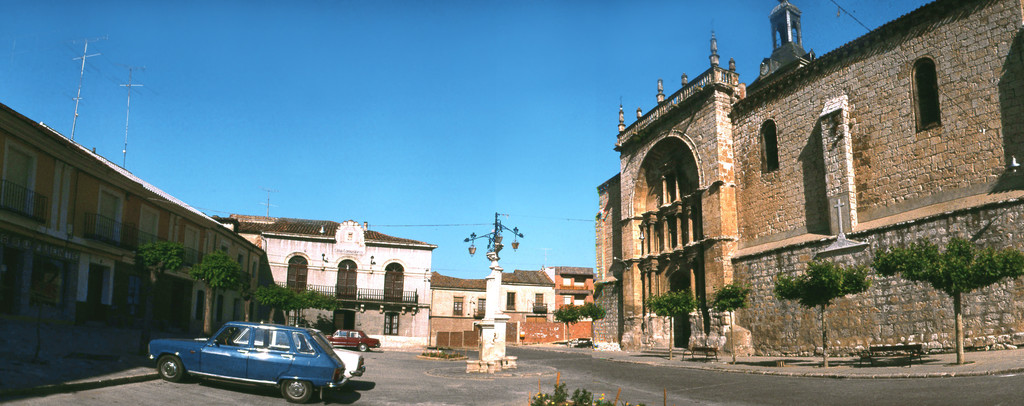 Tudela de Duero, Plaza con la iglesia de La Asunción