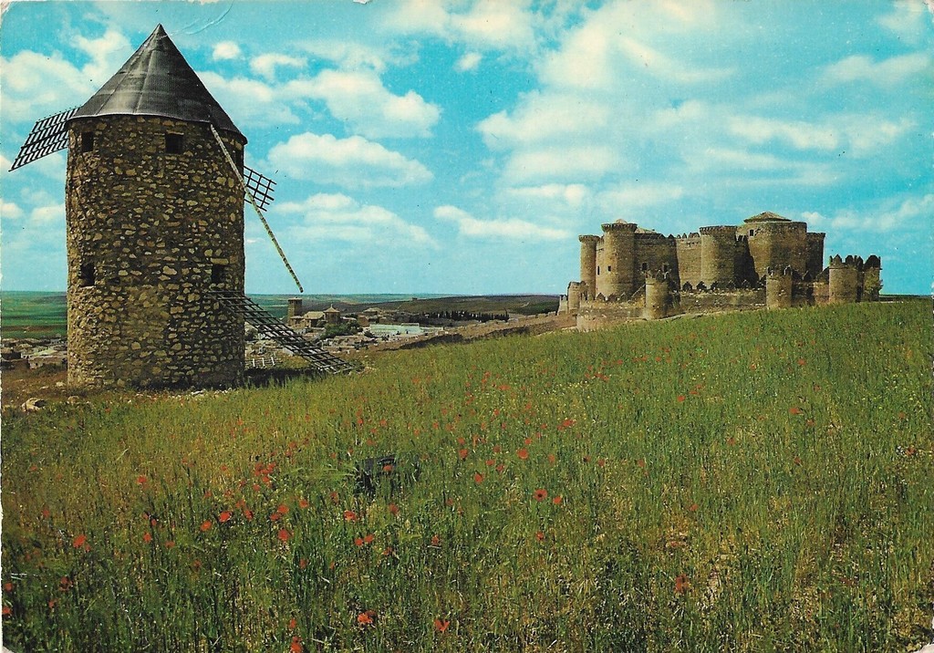 Molino de viento y castillo de Belmonte