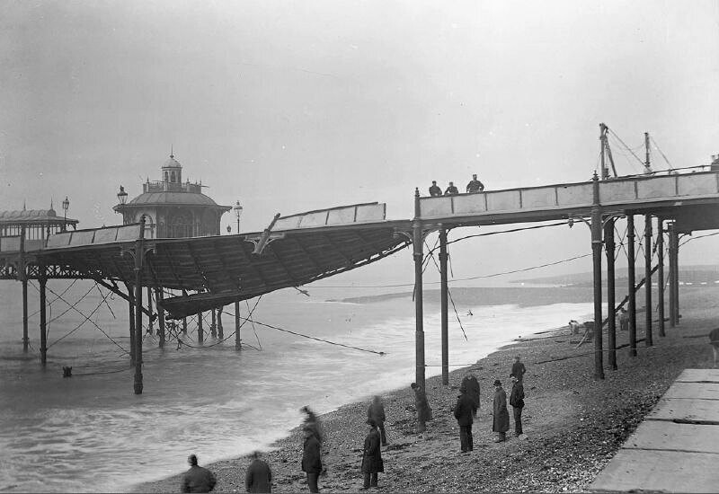 Damage to the West Pier