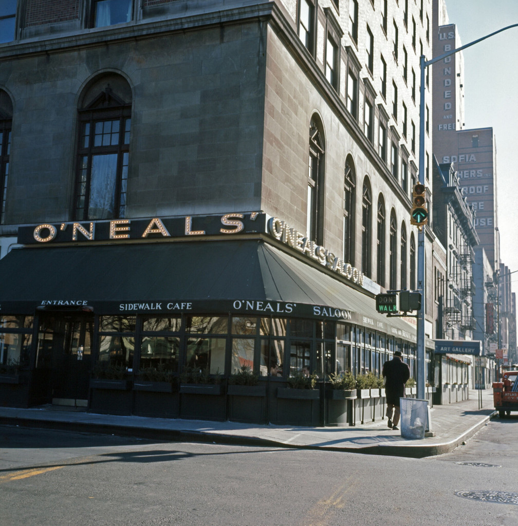 O'Neals Saloon, Sidewalk Cafe