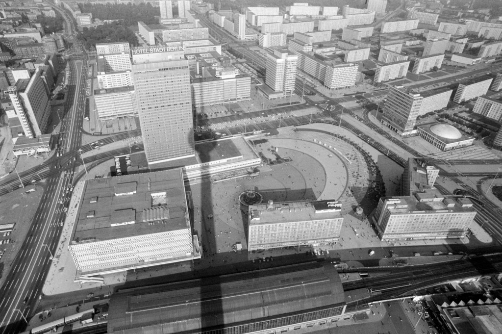 Blick vom Fernsehturm nach Nordosten zum Alexanderplatz