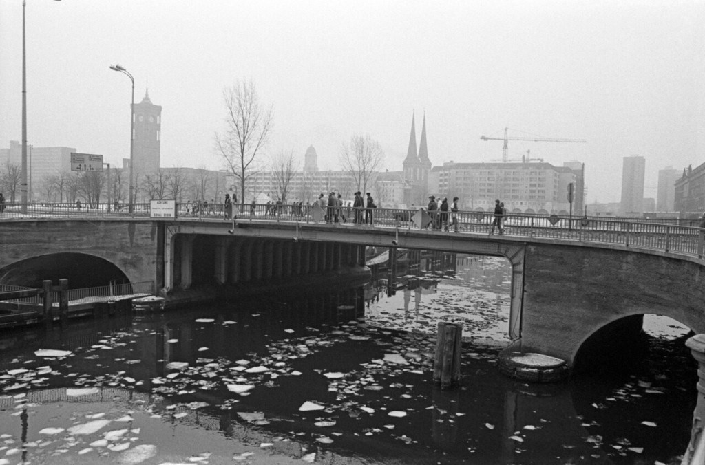 Ost-Berlin. Liebknechtbrücke