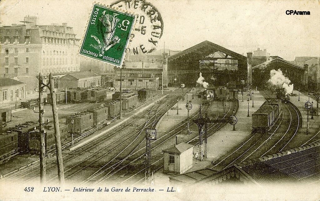 Lyon - Intérieur de la Gare de Perrache