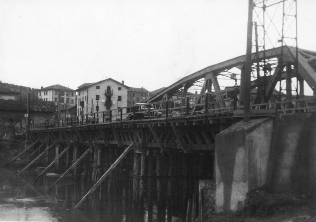 Puente de Burtzeña Barcaldo sobre la carretera Bilbao - Santander