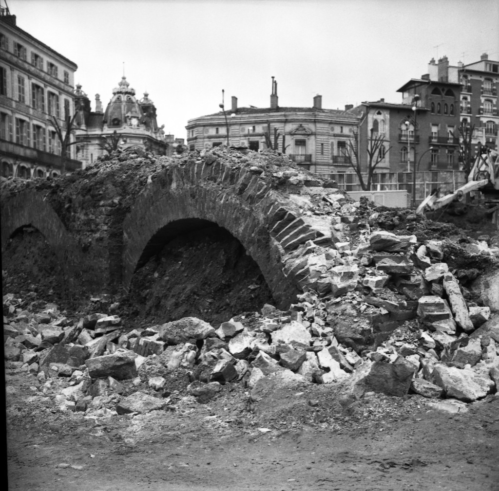 Ancienne construction en sous-sol après la destruction du marché des Carmes