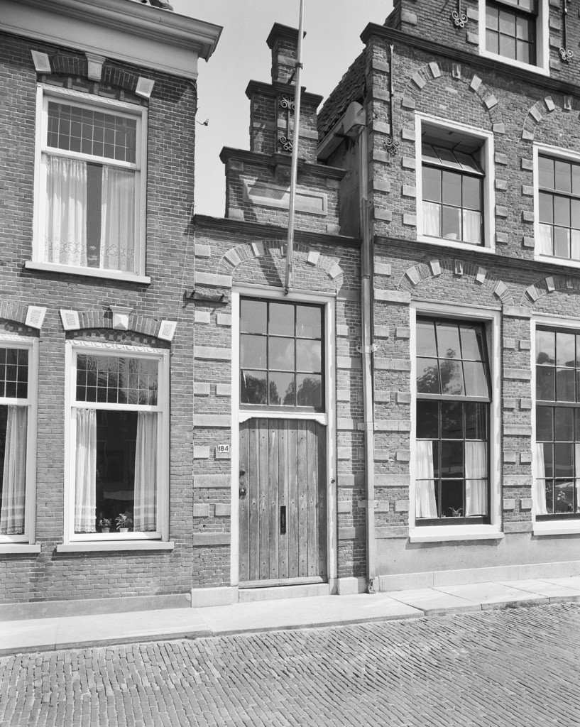 Oudegracht 184, voorgevel