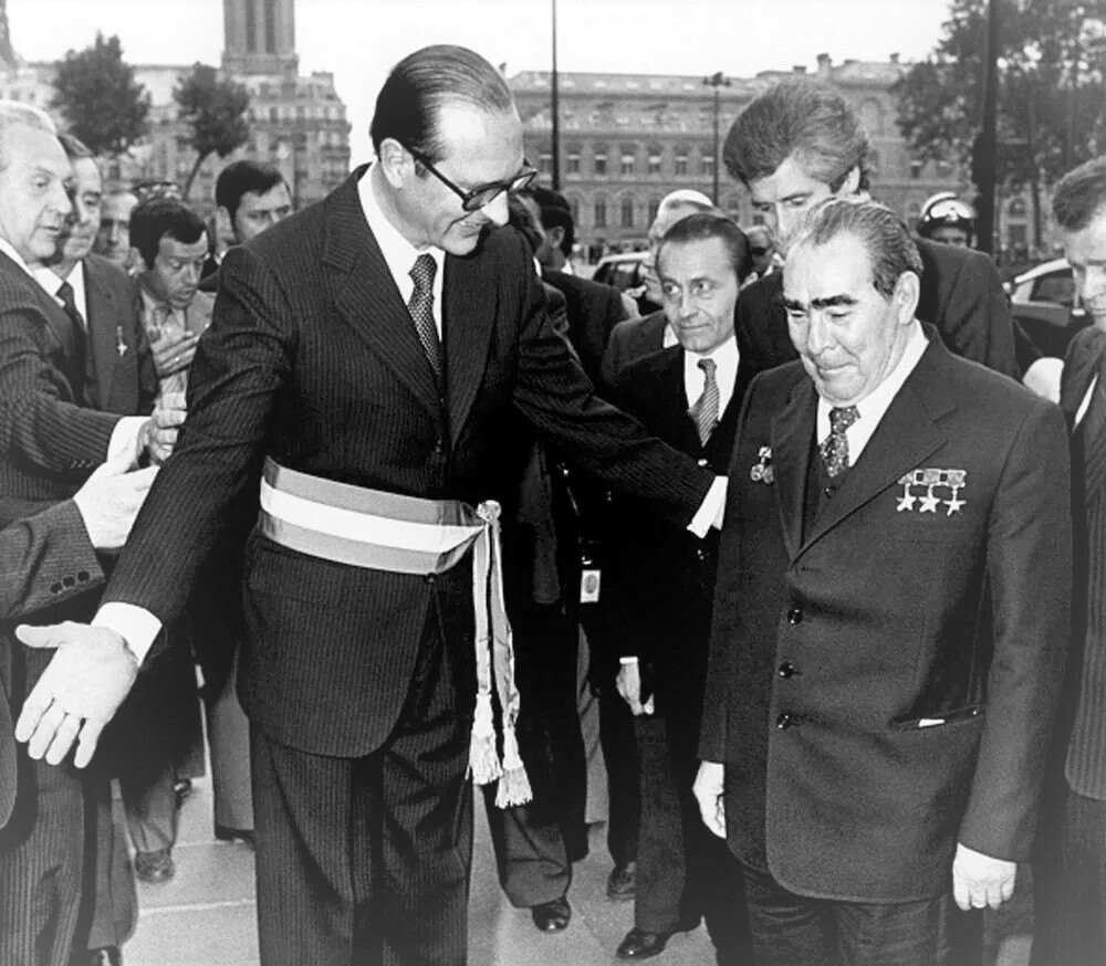 Le maire de Paris Jacques Shirak accepte Leonid Brejnev à la mairie