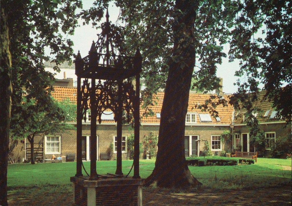 Dordrecht. Arend Maartenshof in de Museumstraat