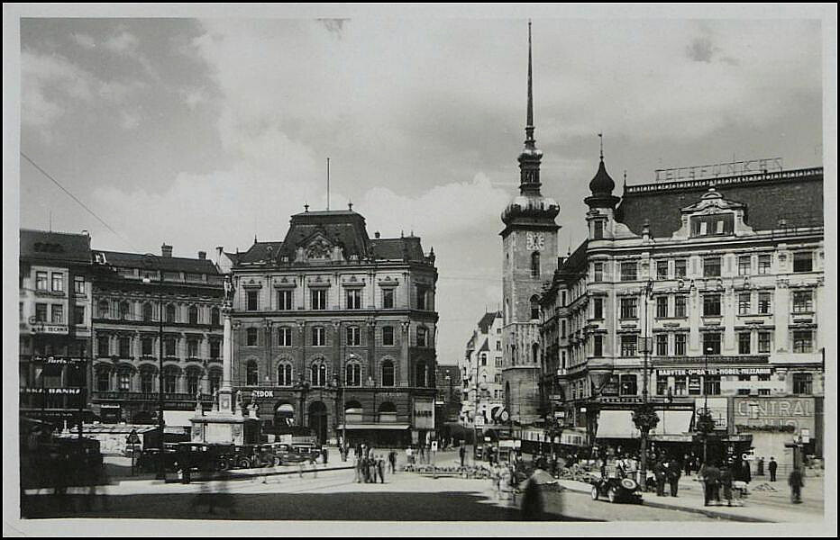 náměstí Svobody, Náměstí a kostel sv. Jakuba