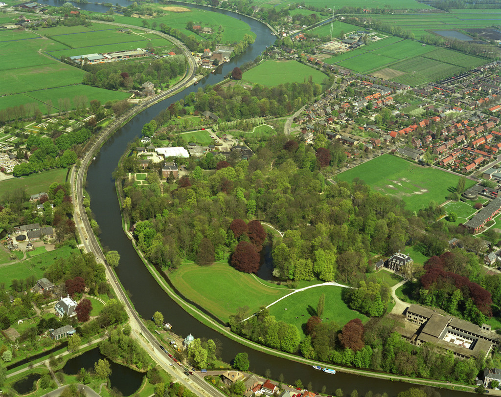 Luchtfoto van de buitenplaatsen Doornburgh, Goudestein en Vechtoever