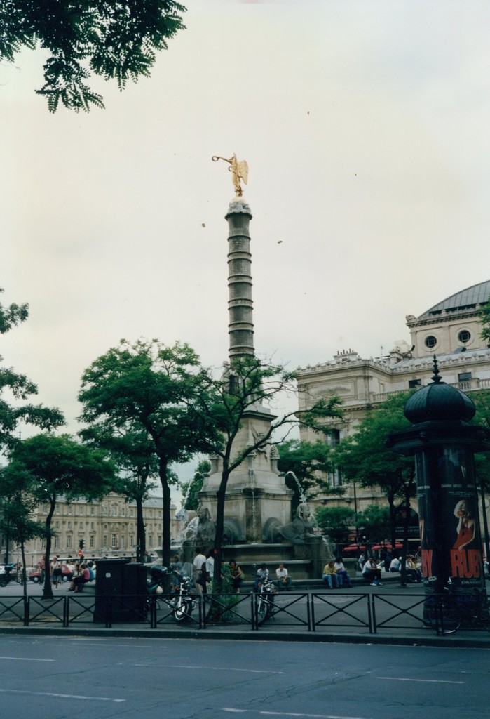 La Fontaine du Palmier in the Place du Châtelet