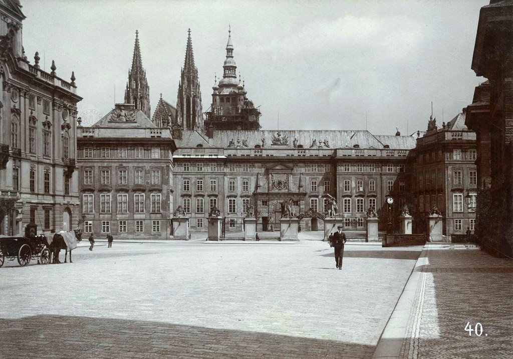 Pohled z Hradčanského náměstí