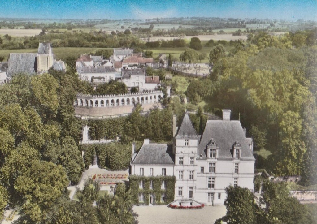 Poncé-sur-le-Loir. Le château
