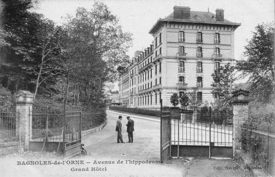 Bagnoles-de-l'Orne. Avenue de l'hippodrome. Grand hôtel