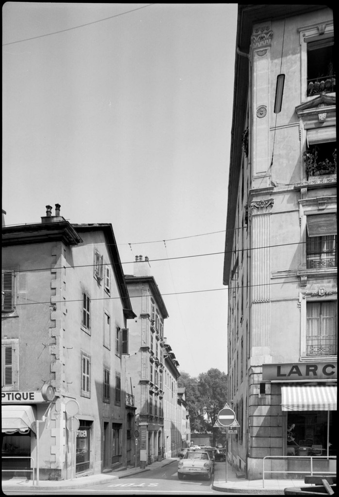 Rue de la Chapelle, vue depuis la rue de la Terrassière