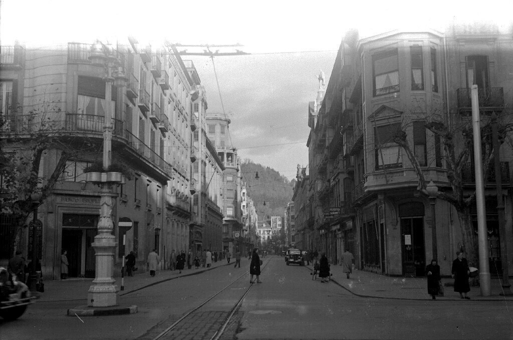 San Sebastián. Vista de la calle Garibai. En la esquina se encuentra el 