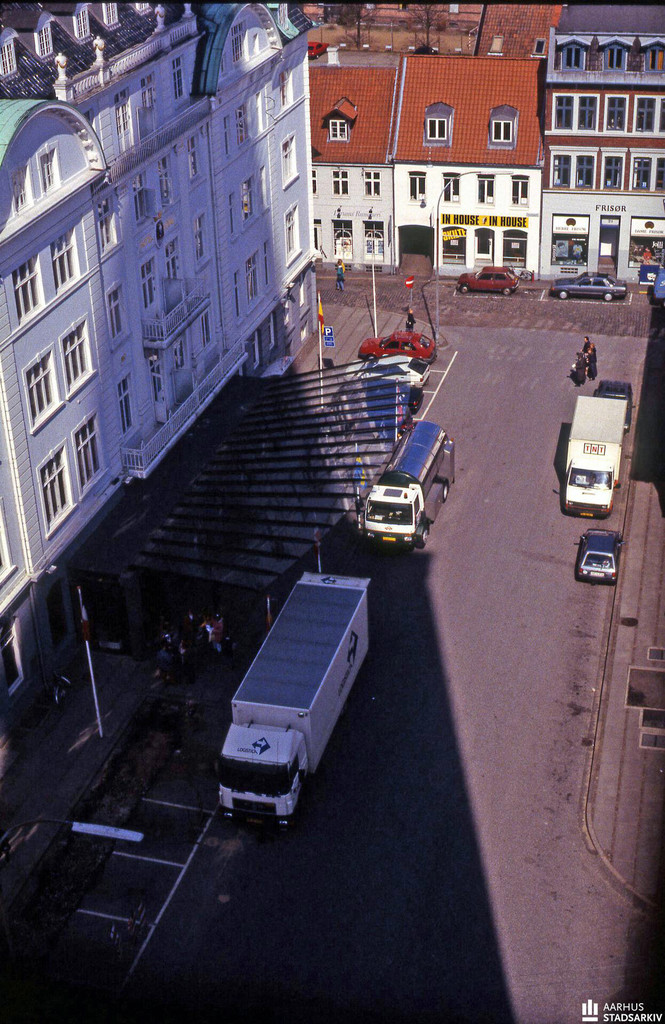 Hotel Royal til venstre og Rosensgade i baggrunden