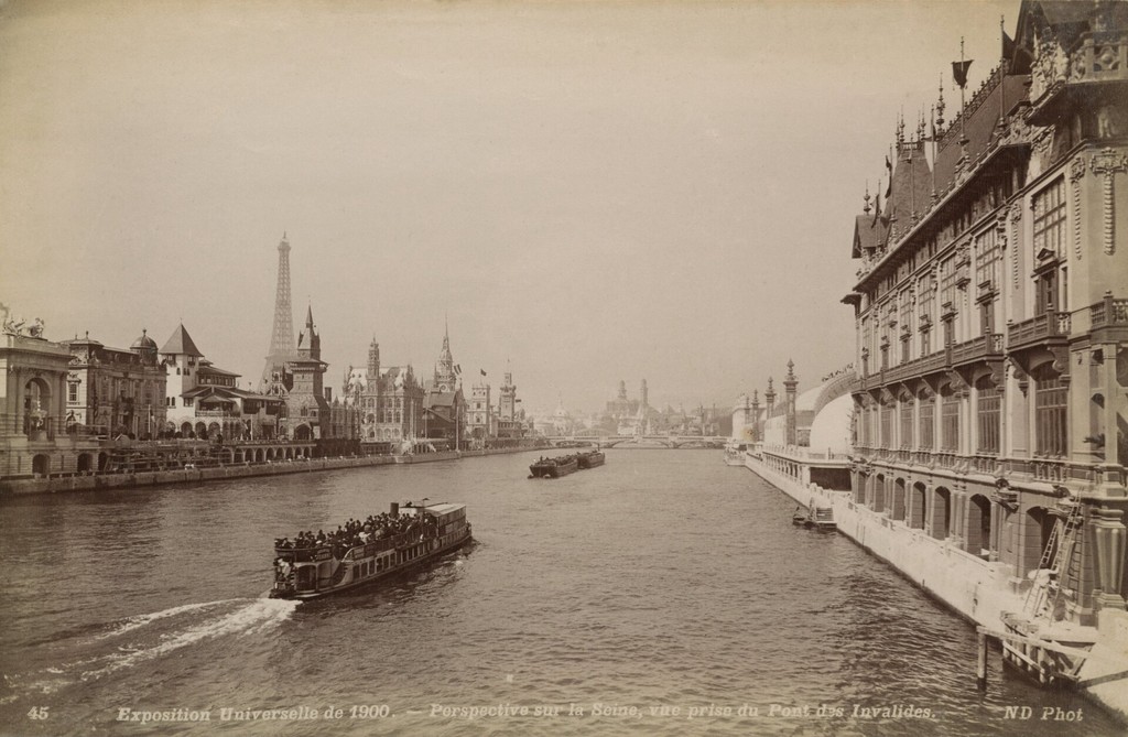 Perspective sur la Seine, vue prise du pont des Invalides