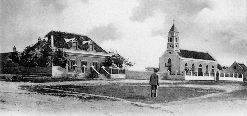 Oranjestad. Protestantse kerk en doktershuis