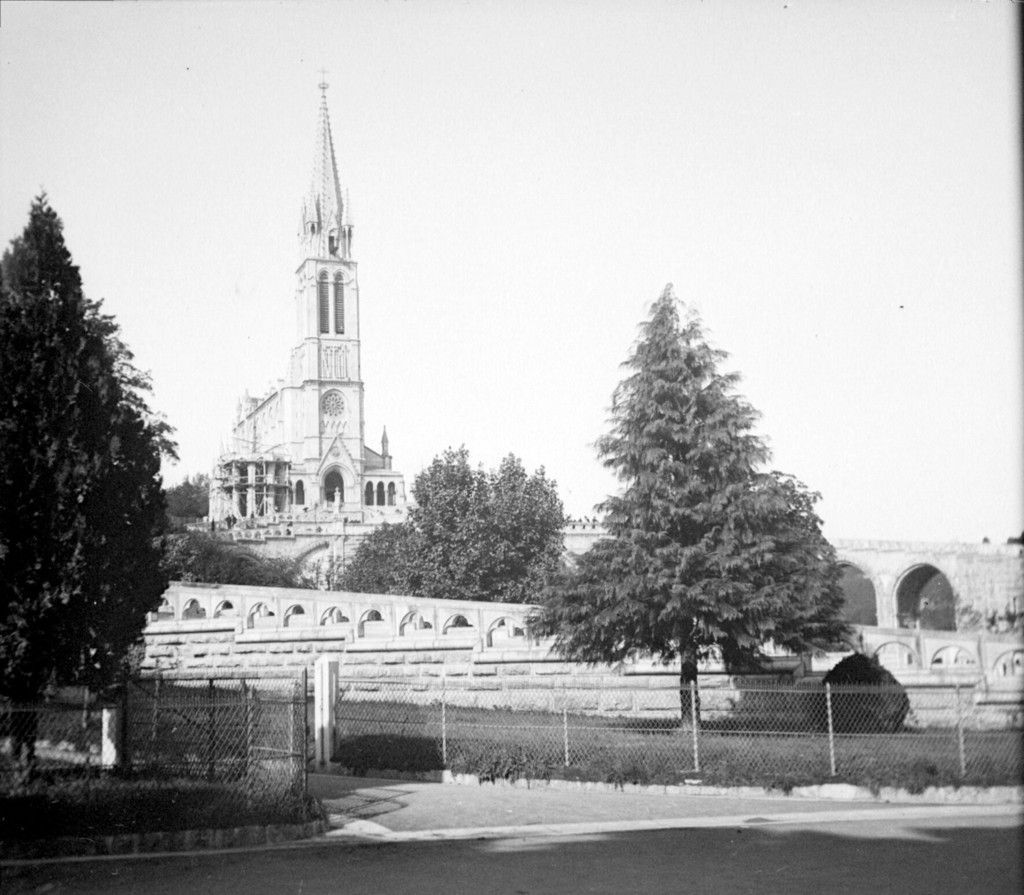 Lourdes. La basilique
