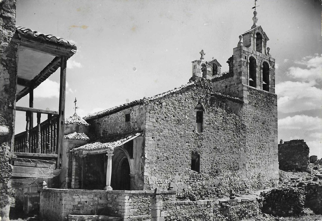 Moya, Balcón del Ayuntamiento e Iglesia Santa María