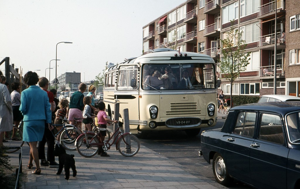 Marco Pololaan. Autobus van Kabo Vleuten voor een schoolreisje van de Floris Eversschool