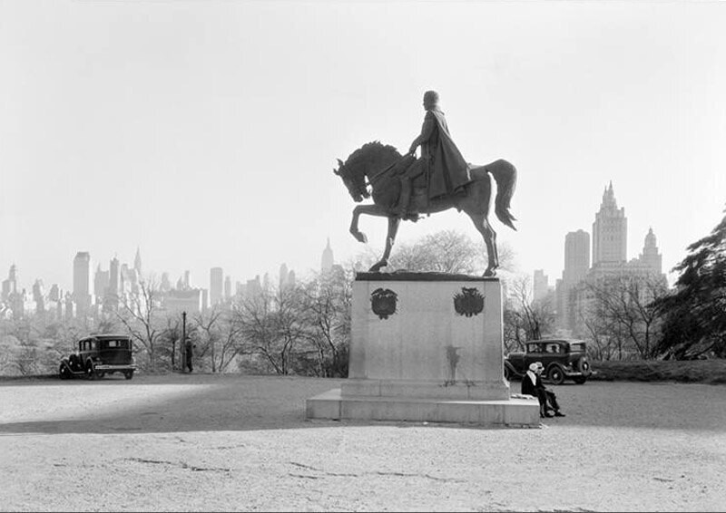 New York City views. Bolivar statue and silhouette of 59th Street.