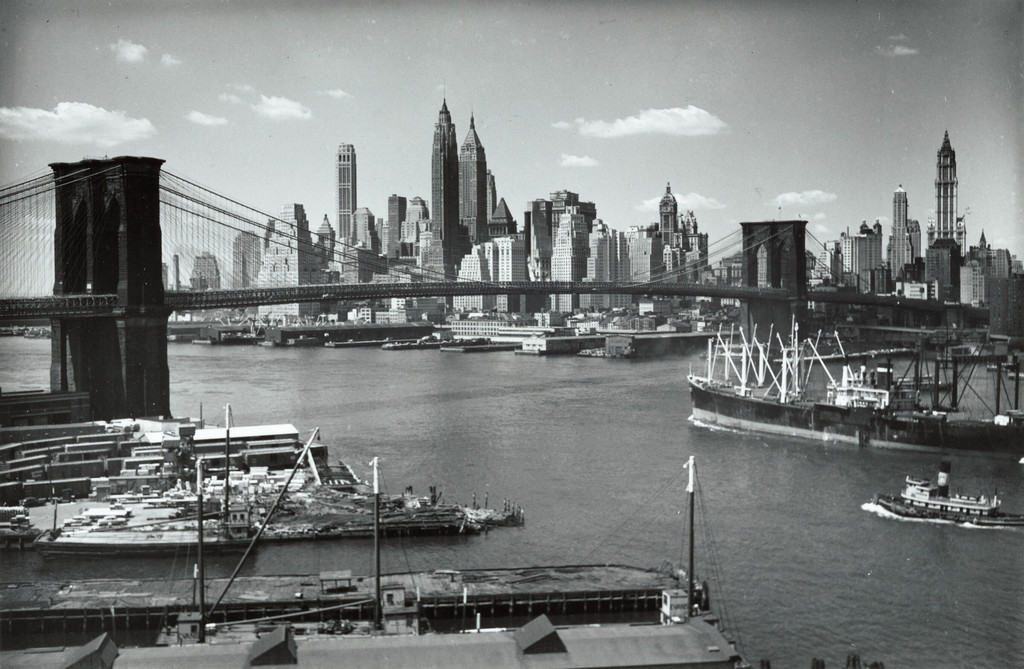 View from Manhattan Bridge, with the Brooklyn Bridge in middleground