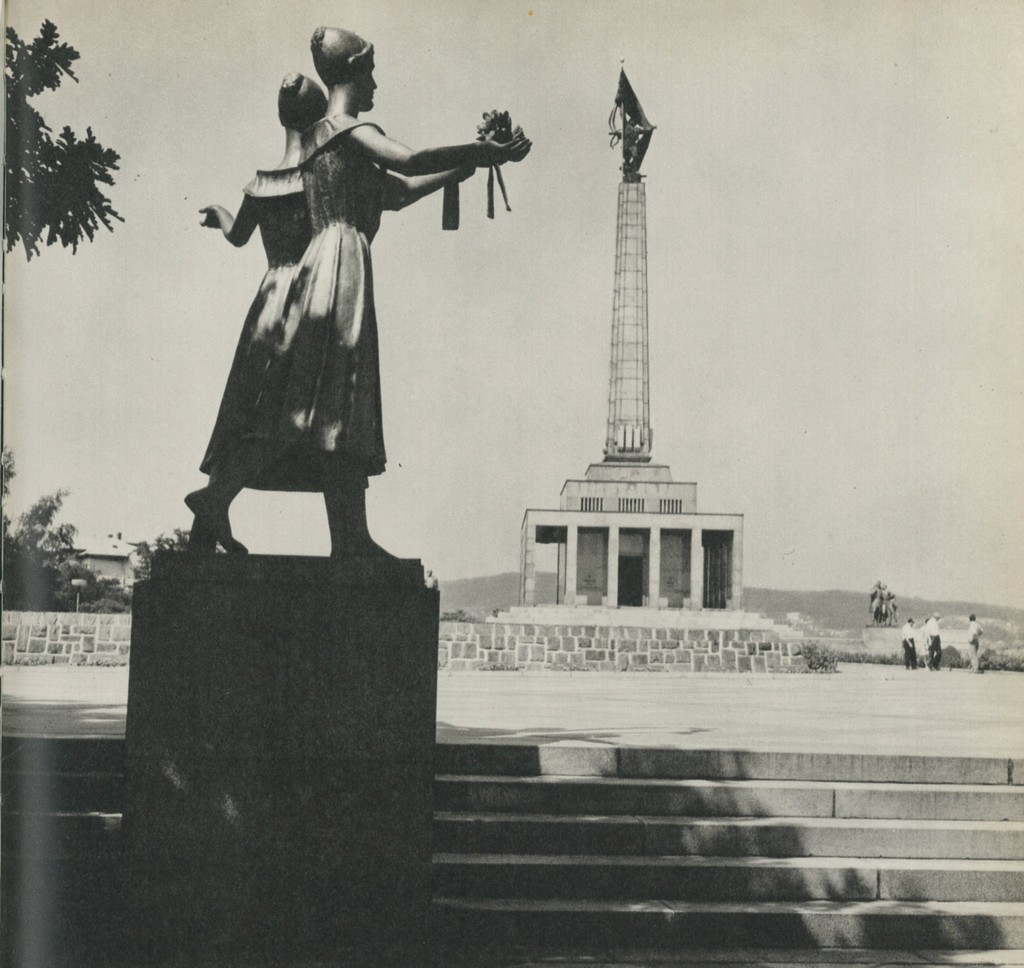Slavín, Pamätník padlým sovietskym hrdinom