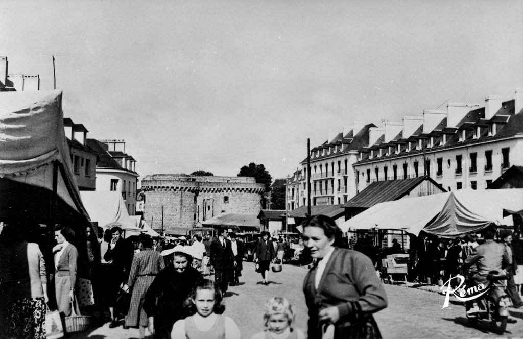 Hennebont's market place