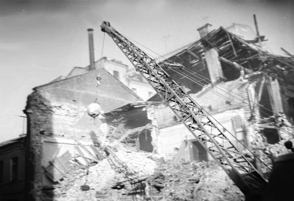 Разрушение дома nº4 по Мерзляковскому переулку (2)