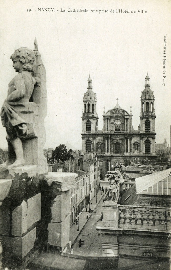 Cathédrale Notre-Dame-de-l'Annonciation, vue prise de l'Hôtel de Ville