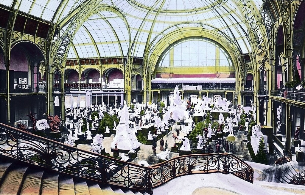 Exposition Grand Palais - sculpture display