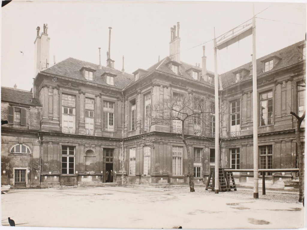Saserne des pompiers, ancien hôtel de Bouthillier de Chavigny
