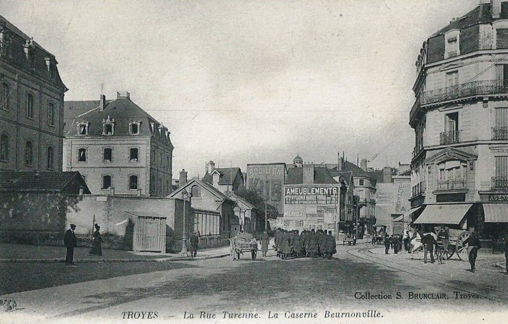 Troyes. Rue de Turenne. Caserne Beurnonville