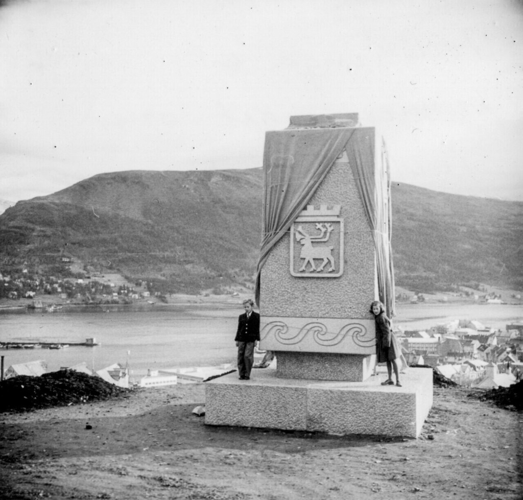 Barn ved avduking av minnesmerke, Tromsø