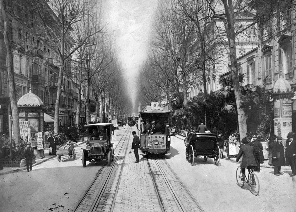 Avenue de la Gare. Tramway
