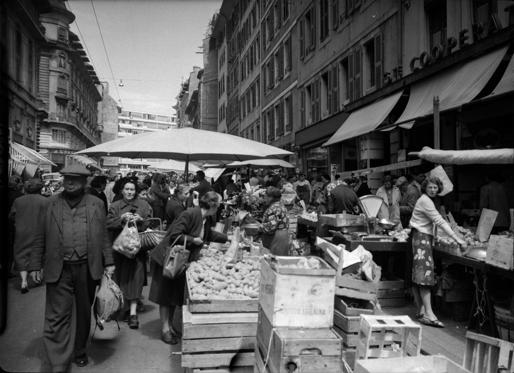 Rue de Coutance: marché