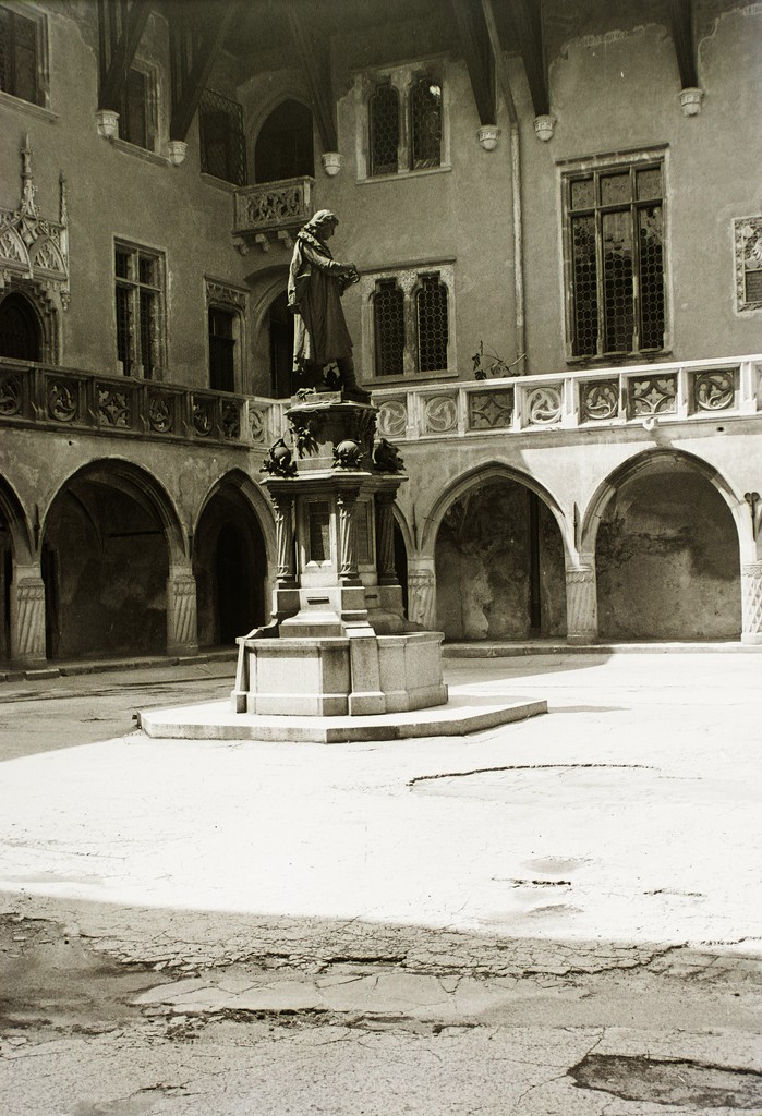 Collegium Maius. Pomnika Mikołaja Kopernika