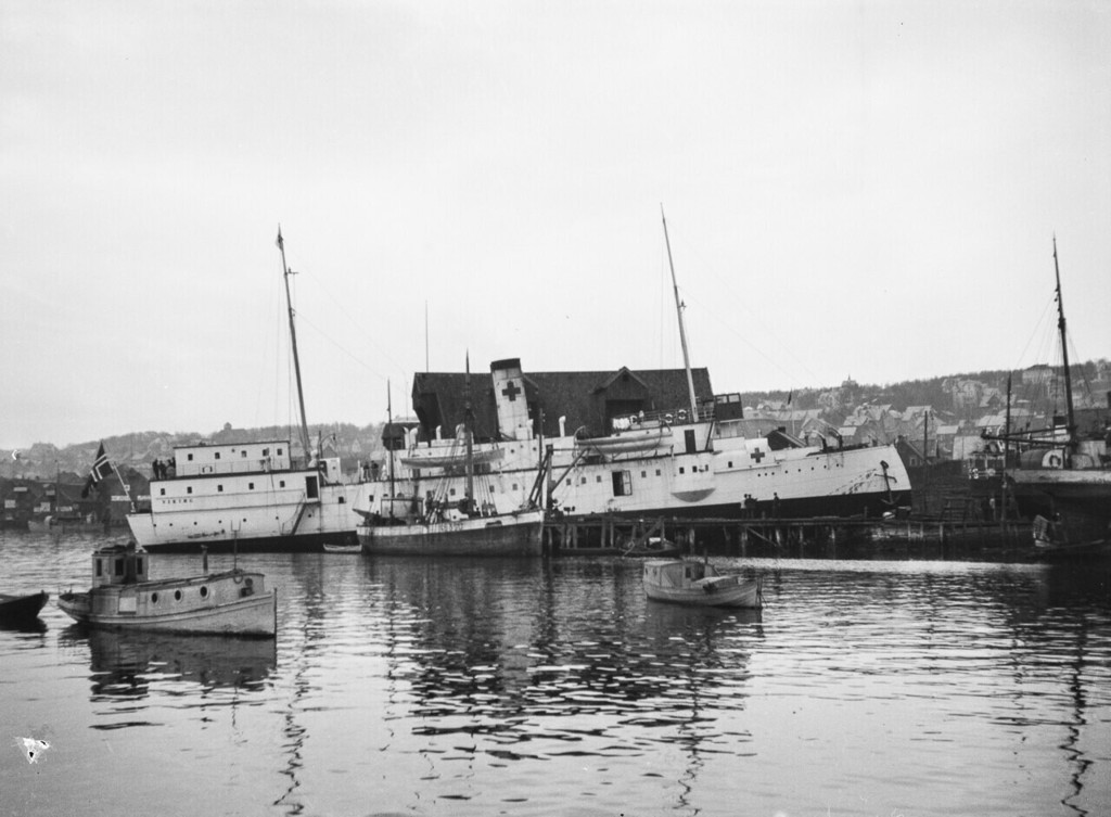 Hospitalskipet H/S «Viking» på slipp ved Tromsø skipsverft