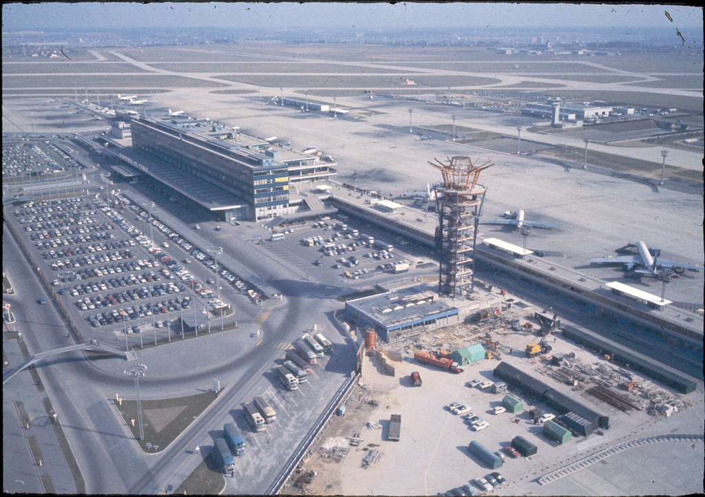 Aéroport de Paris-Orly, la construction de la nouvelle tour de contrôle