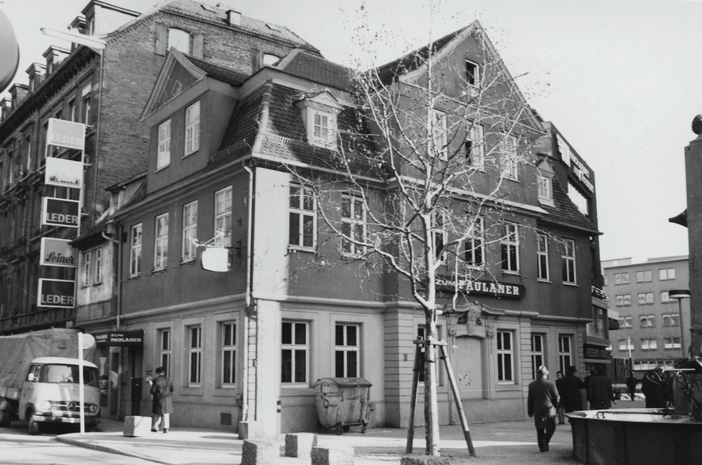Gasthaus Paulaner-Thomasbräu, ehemaliges Palais Gültlingen, Calwer Straße 45