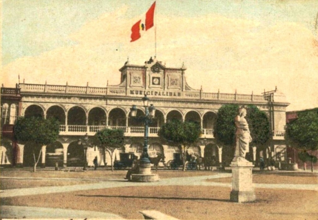 Municipalidad & Plaza de Armas